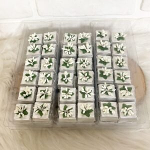 Gümüş Çiçek Dekorlu