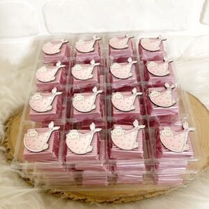 Pembe Sarılı Bebek Dekorlu Çikolata