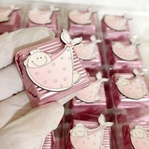 Pembe Sarılı Bebek Dekorlu Çikolata