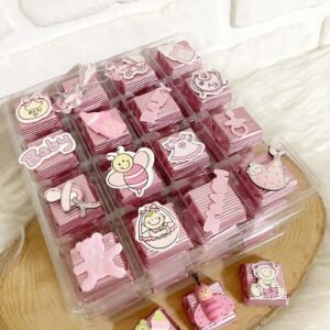 Pembe Karışık Objeli Dekorlu Çikolata