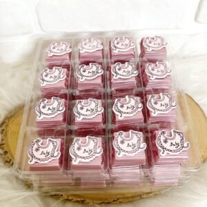 Pembe Geniş Önlüklü Dekorlu Çikolata