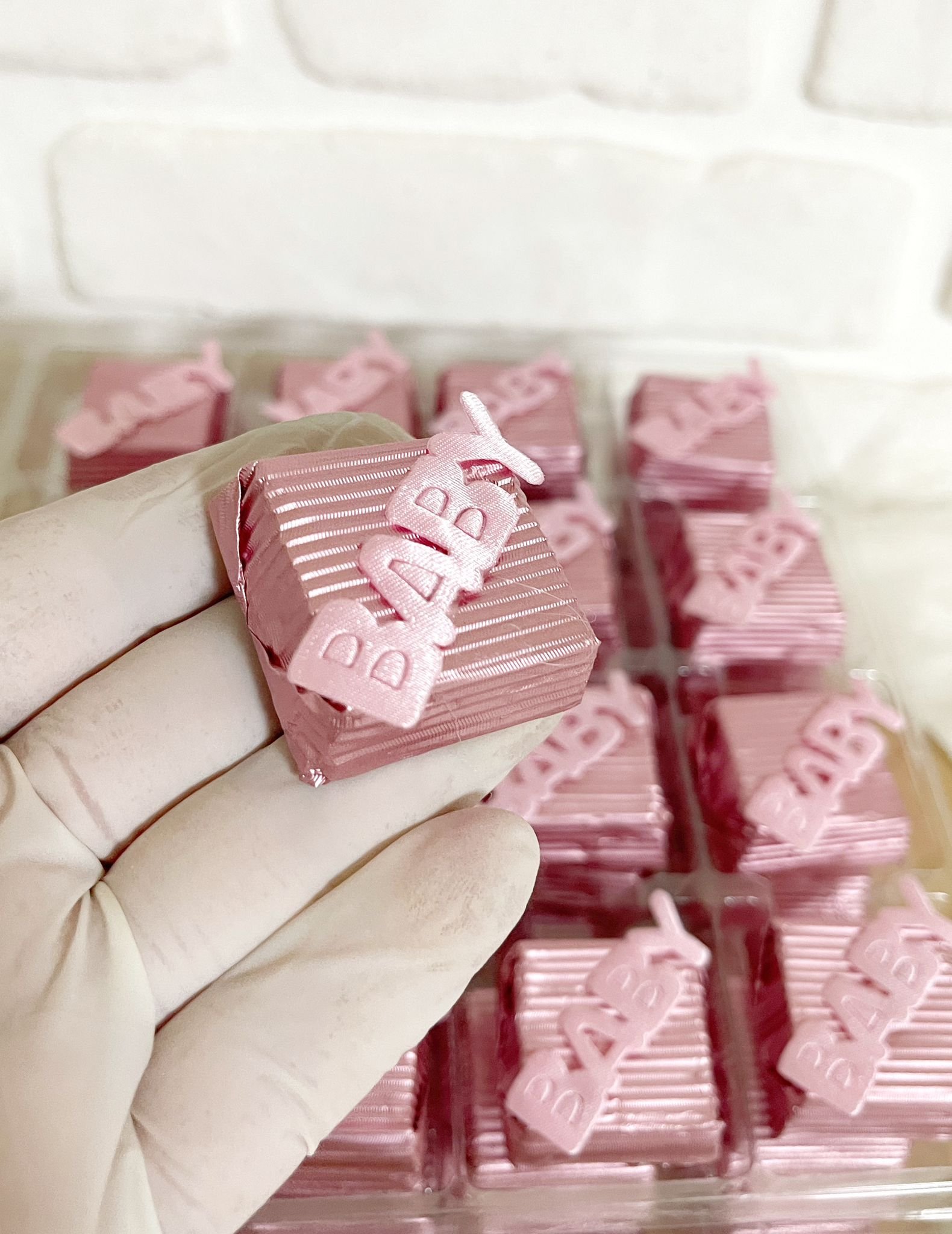 Pembe Baby Yazılı Kumaş Dekorlu Çikolata - Görsel 2