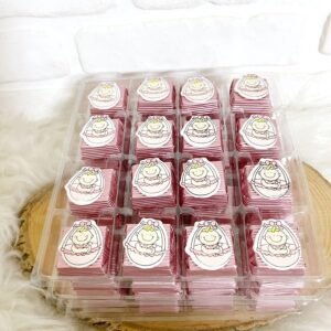 Pembe Sepette Bebek Dekorlu Çikolata