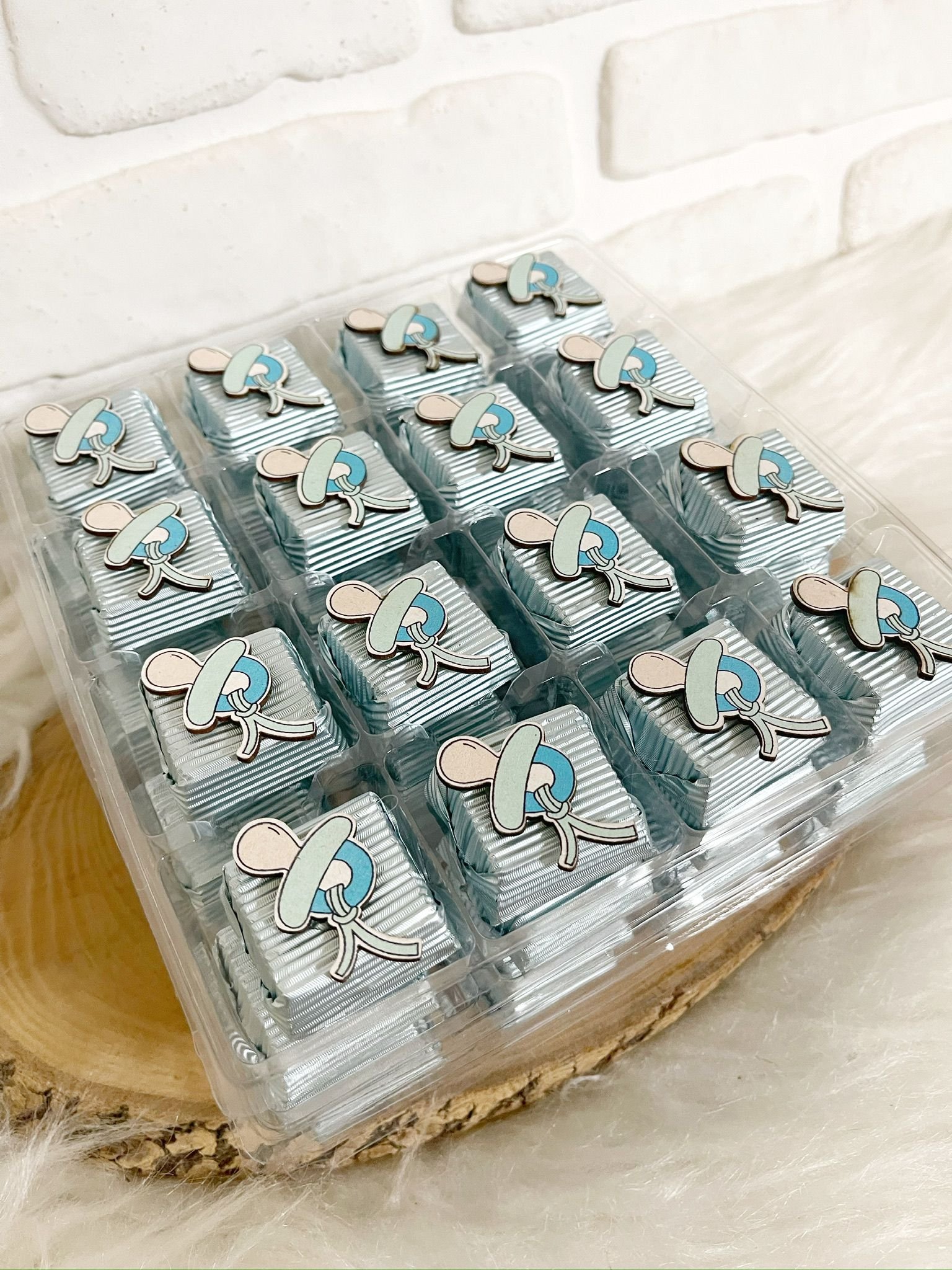 Mavi Emzik Dekorlu Çikolata - Görsel 3