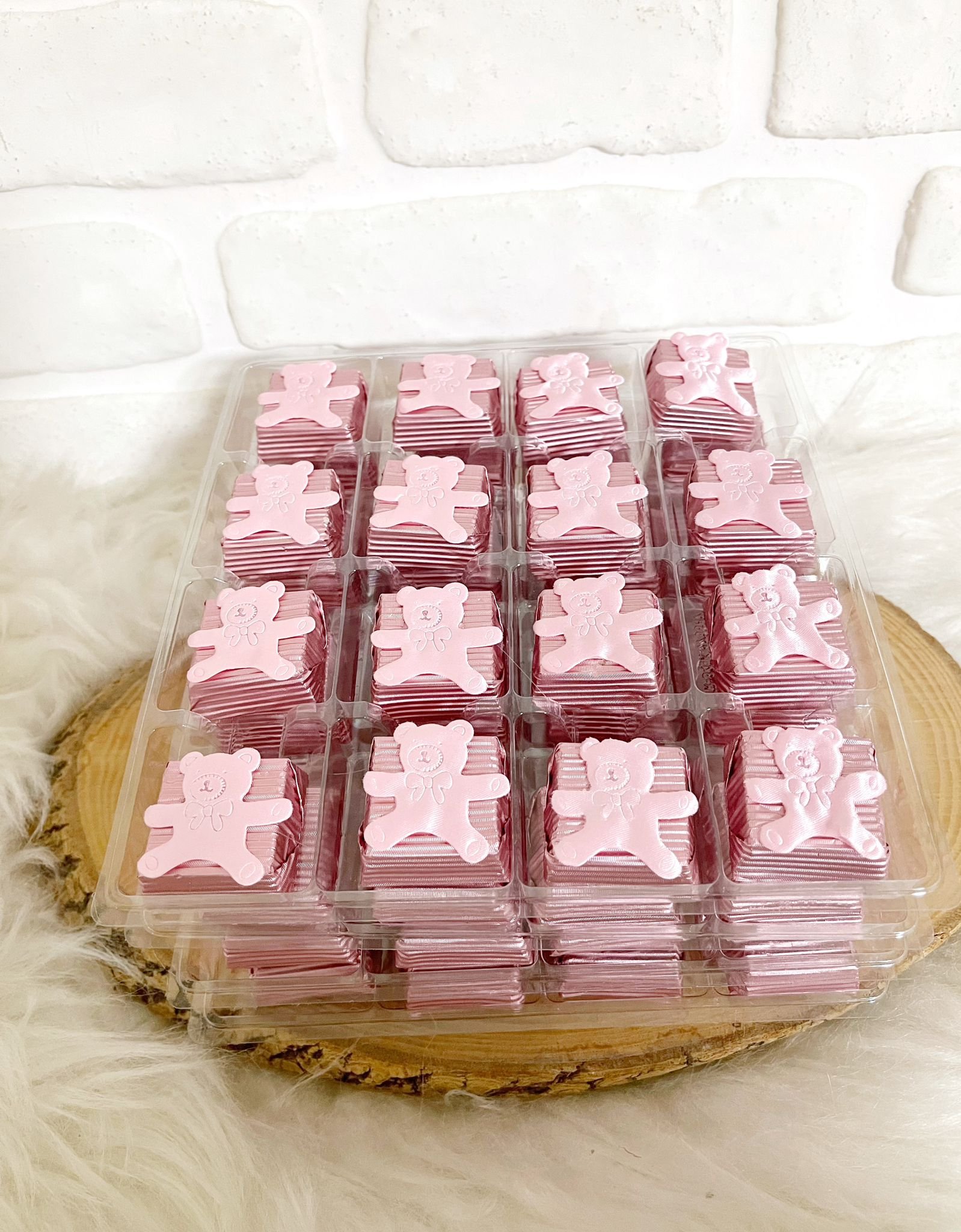 Pembe Kumaş Ayıcıklı Dekorlu Çikolata