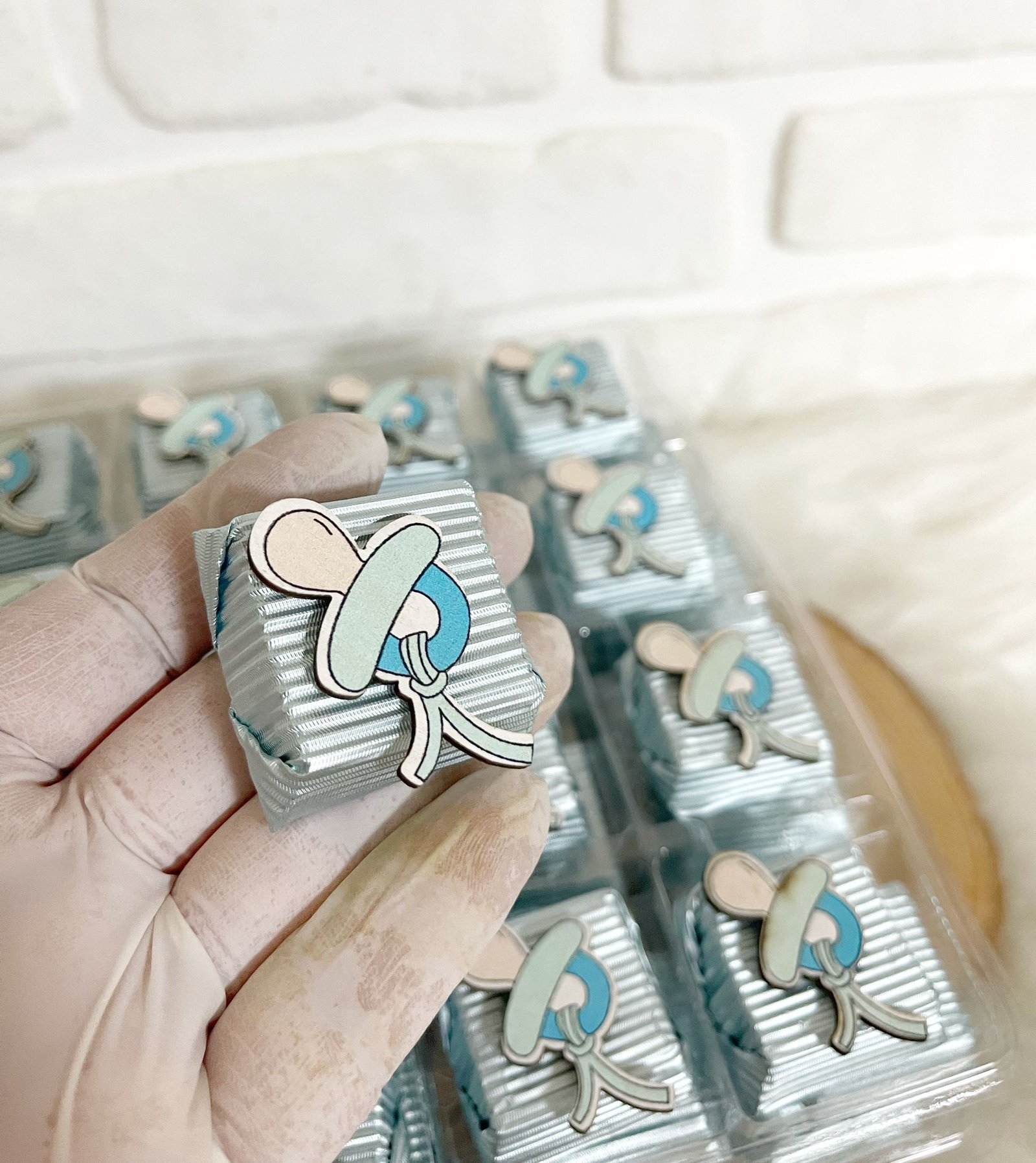 Mavi Emzik Dekorlu Çikolata - Görsel 4