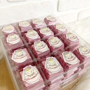 Pembe Sepette Bebek Dekorlu Çikolata