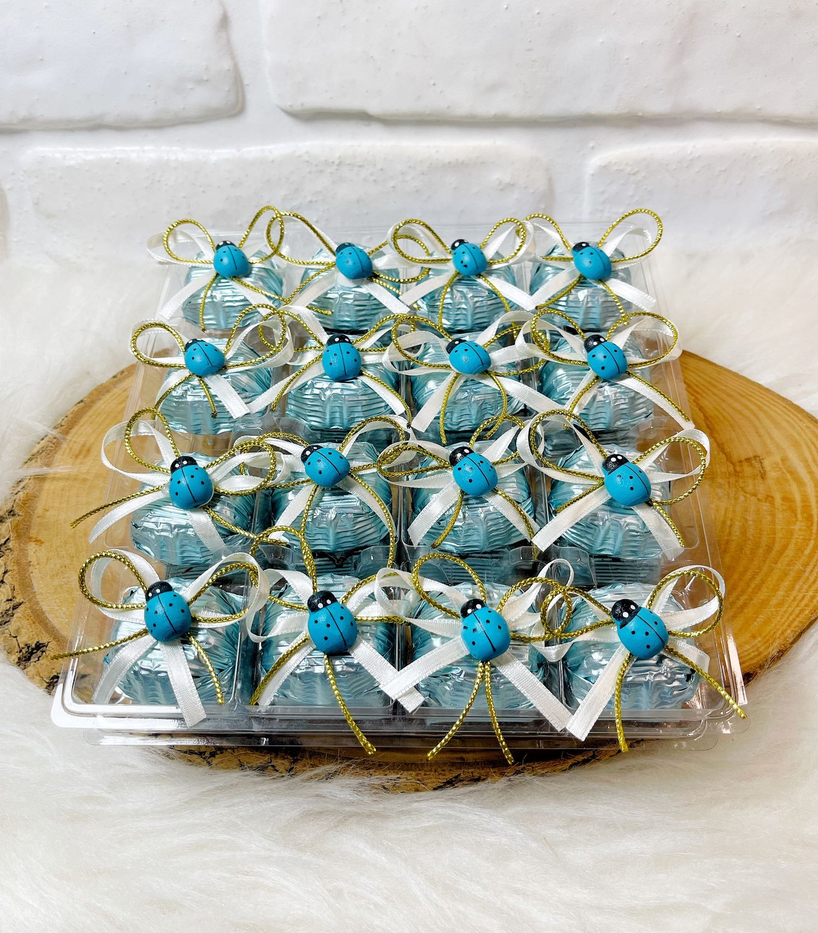 Mavi Uğur Böcekli Çift Kurdeleli Papatya Model Çikolata (Mavi)