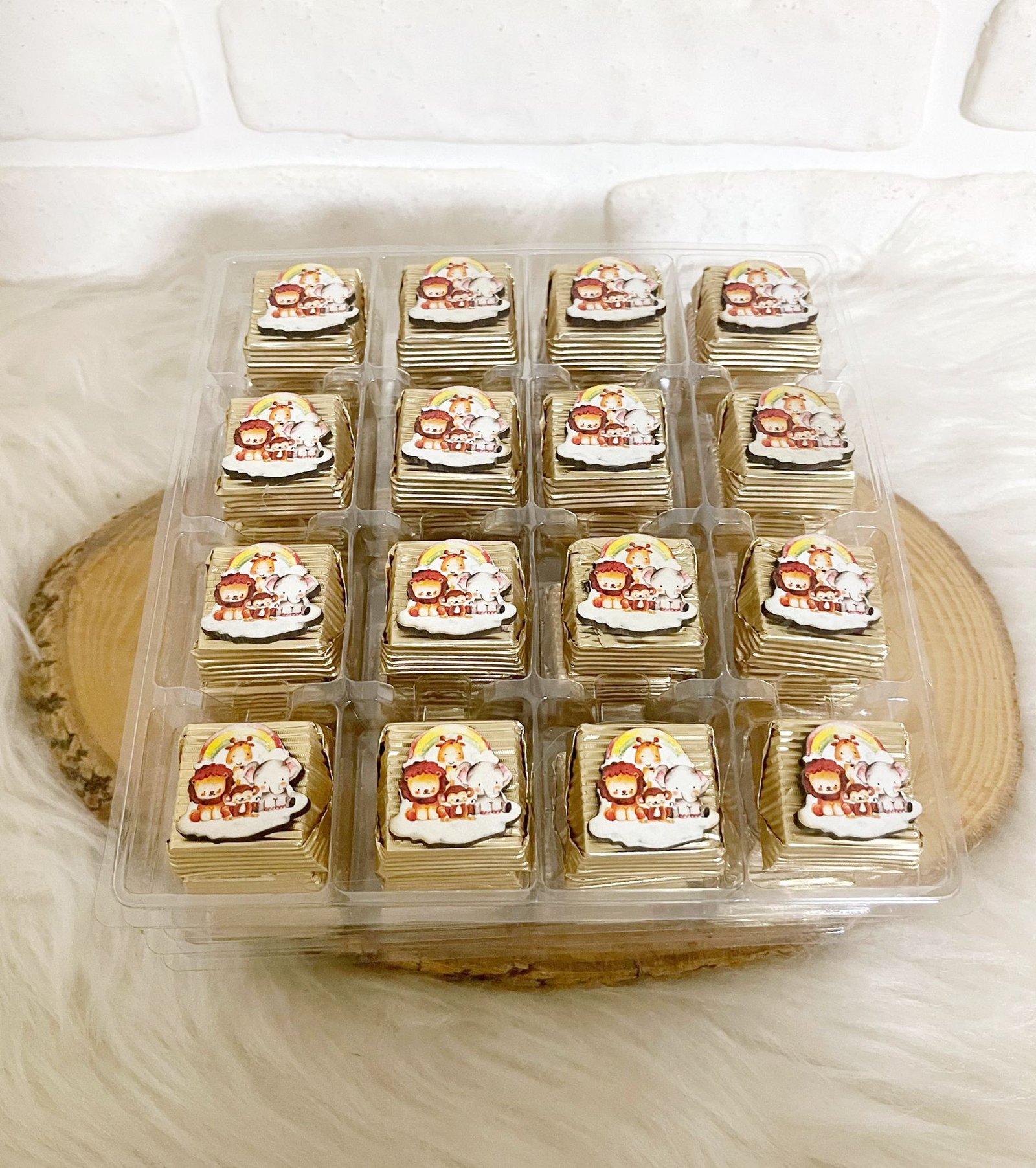 Safari Figürlü Ahşap Dekorlu Gold Erkek Bebek Oluklu Kalın Madlen Çikolata