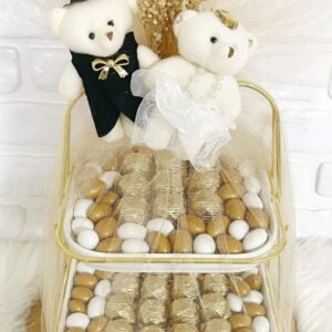 Tüllü Süslenmiş Gelin-Damat Ayıcıklı 2 Katlı Sunumlukta Nişan-Kız İsteme-Söz Çikolatası