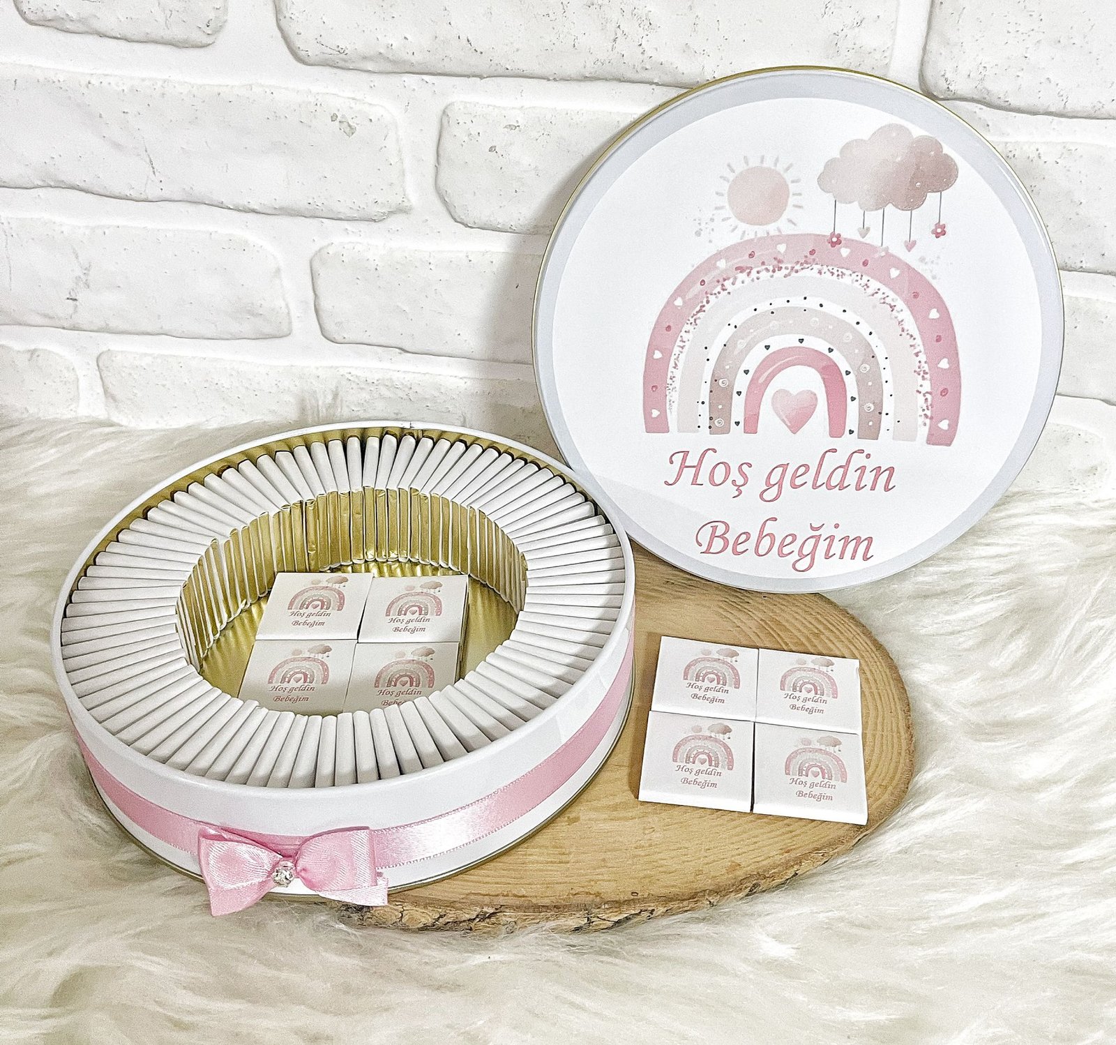 50 Adet Hoşgeldin Bebeğim Kız Bebek Pembe Gökkuşağı Temalı Kutulu Hediyelik Madlen Çikolata