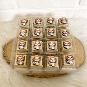 Biberonlu Yavru Aslan Figürlü Ahşap Dekorlu Gold Erkek Bebek Oluklu Kalın Madlen Çikolata