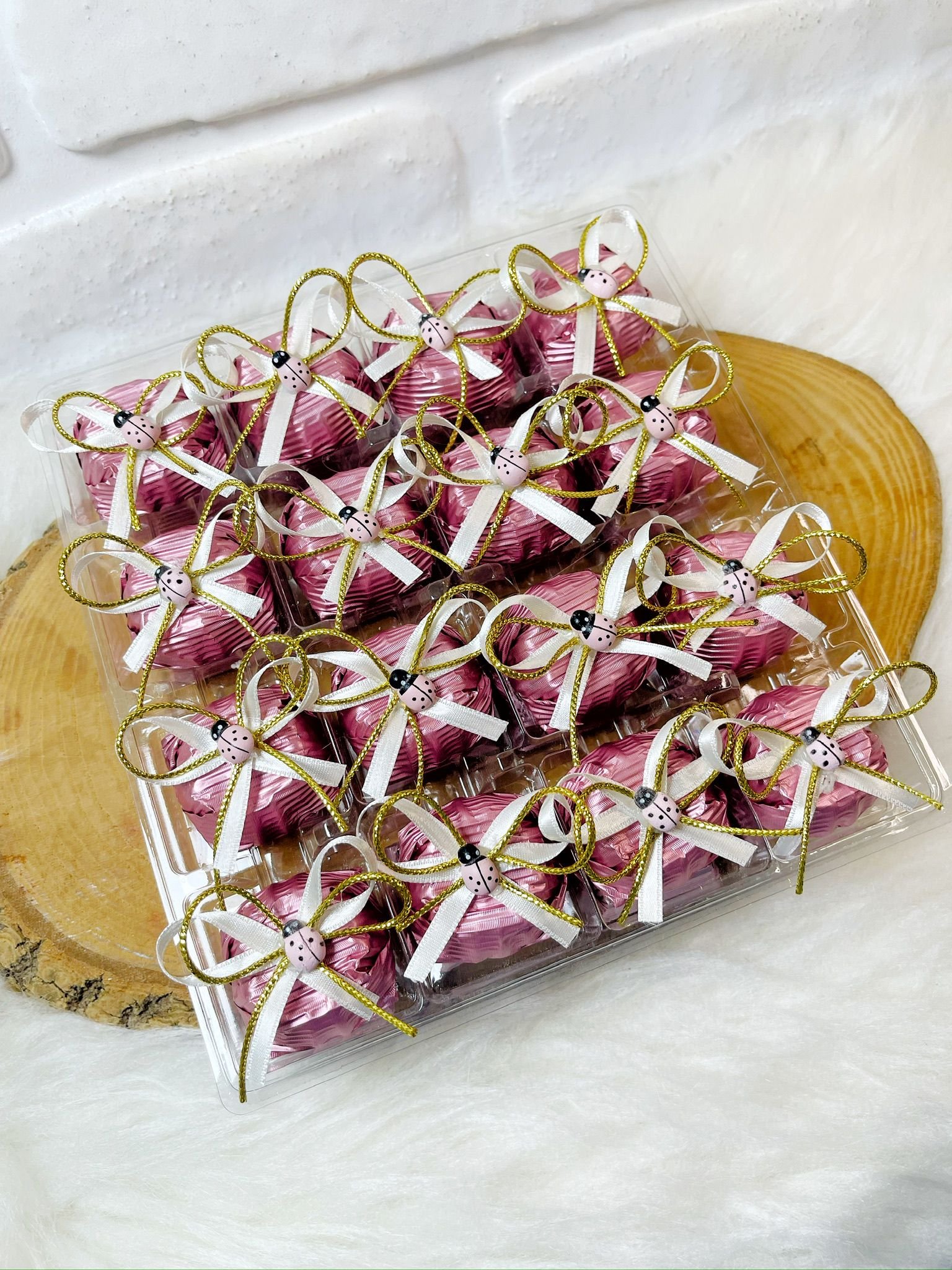 Pembe Uğur Böcekli Çift Kurdeleli Papatya Model Çikolata (Pembe) - Görsel 4