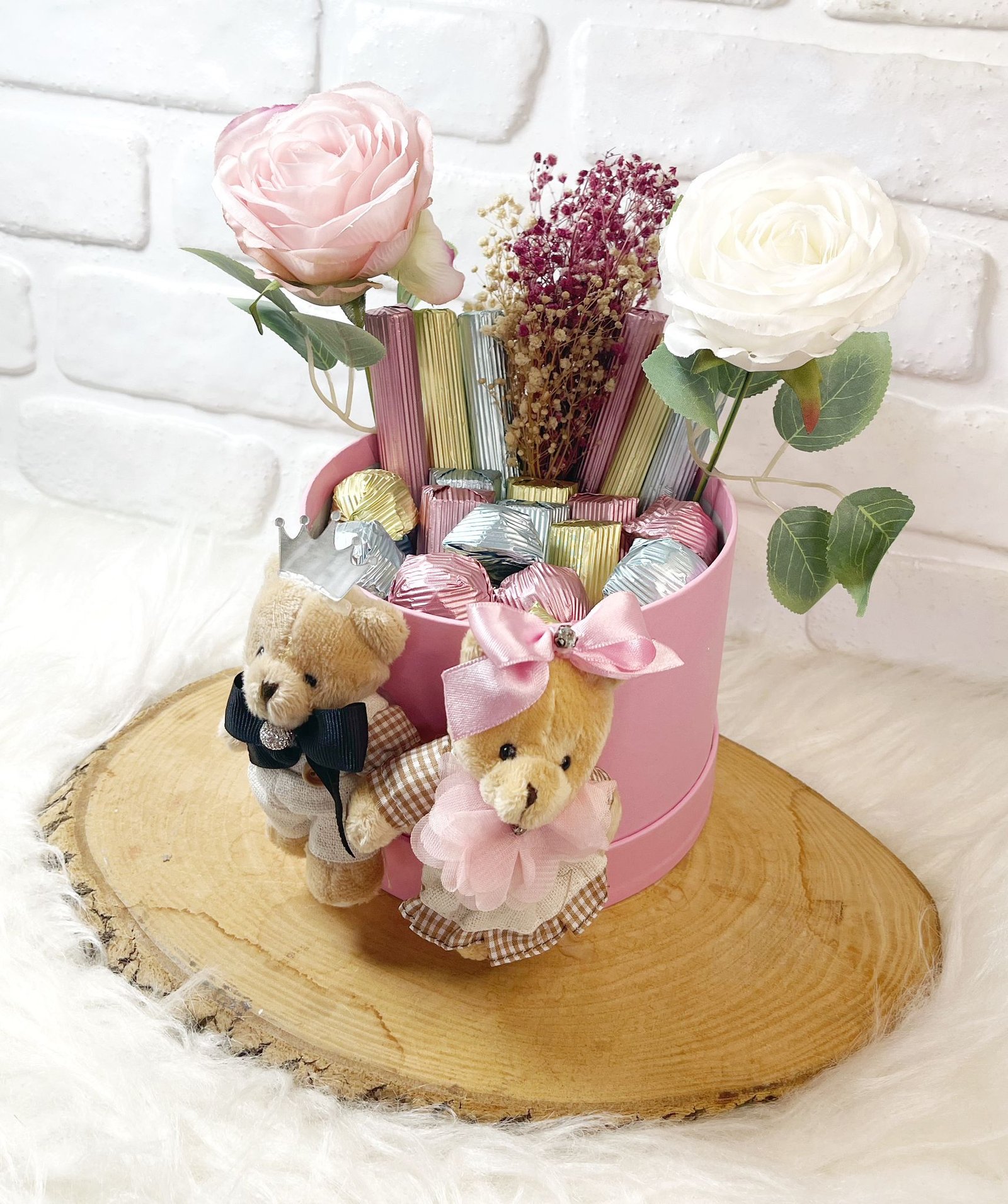 Kral-Kraliçe Süslemeli Ayıcıklı Model 1 Karışık Çikolata Kutusu