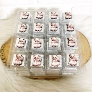 Pembe Ayıcık Figürlü Ahşap Dekorlu Kız Bebek Gümüş Oluklu Kalın Madlen Çikolata