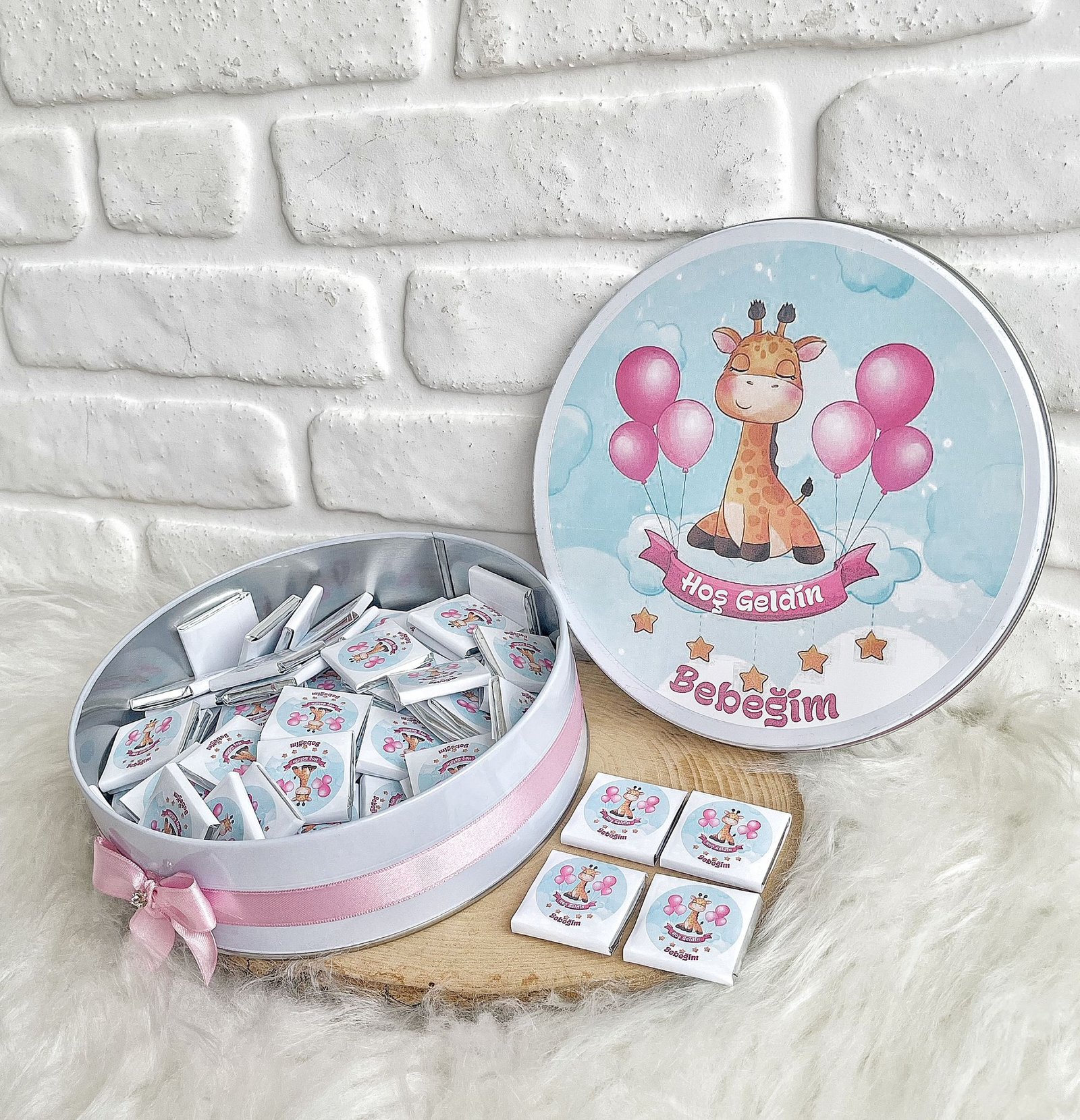 50 Adet Hoşgeldin Bebeğim Kız Bebek It’s a Girl Metal Kutulu Hediyelik Madlen Çikolata