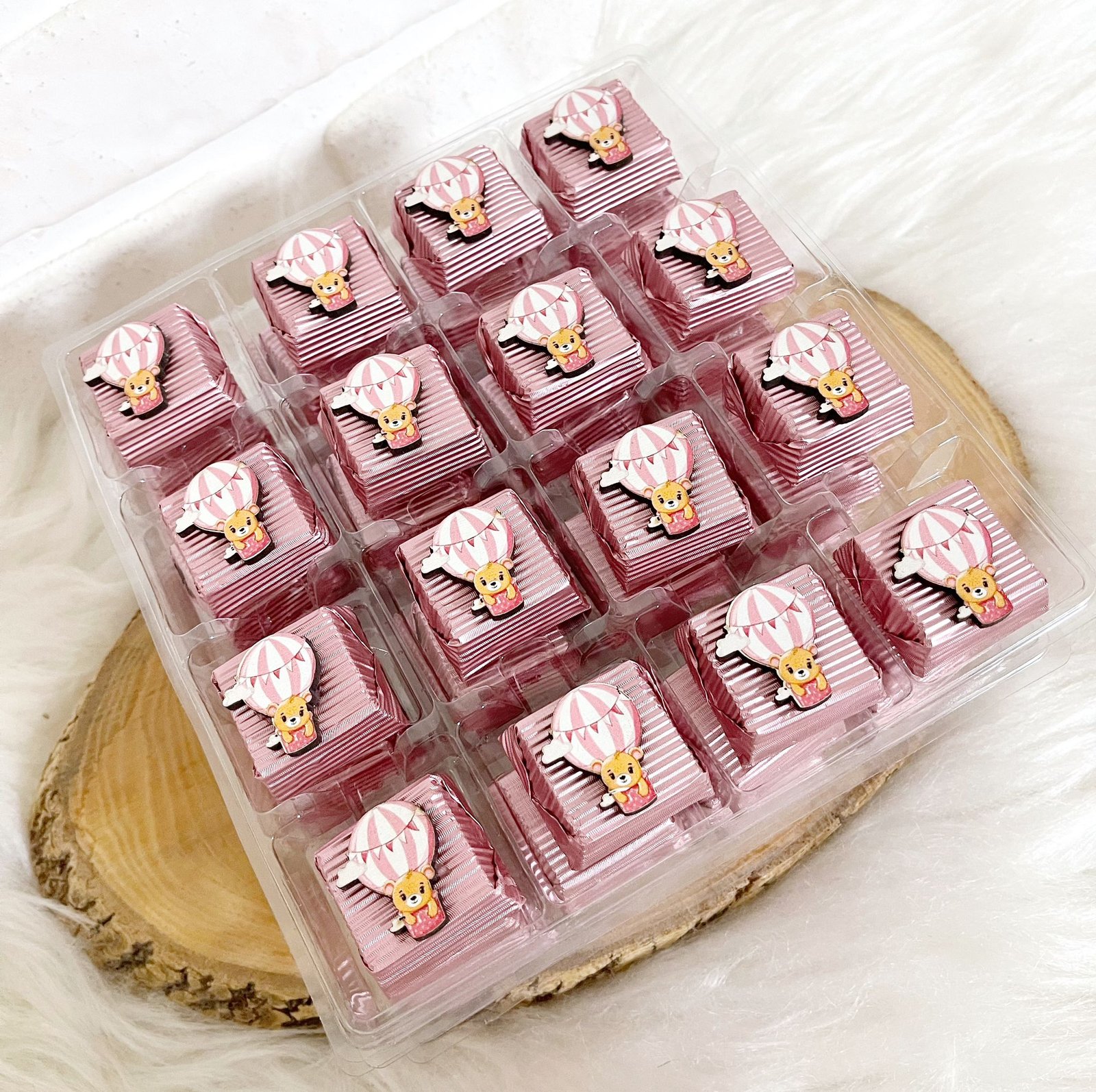 Uçan Balonlu Ayıcık Figürlü Ahşap Dekorlu Kız Bebek Pembe Oluklu Kalın Madlen Çikolata - Görsel 3