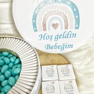 50 Adet+200 Gr Drajeli Hoşgeldin Bebeğim Erkek Bebek Mavi Gökkuşağı Temalı Kutulu Hediyelik  Madlen Çikolata