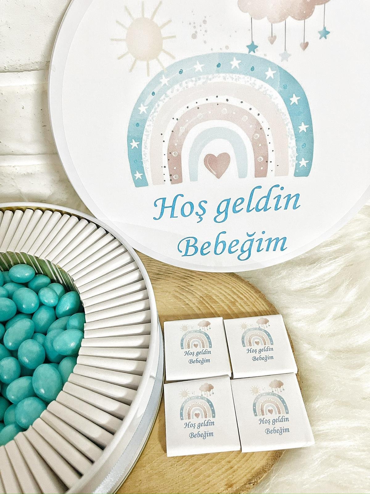 100 Adet+200 Gr Drajeli Hoşgeldin Bebeğim Erkek Bebek Mavi Gökkuşağı Temalı Kutulu Hediyelik Madlen Çikolata - Görsel 7