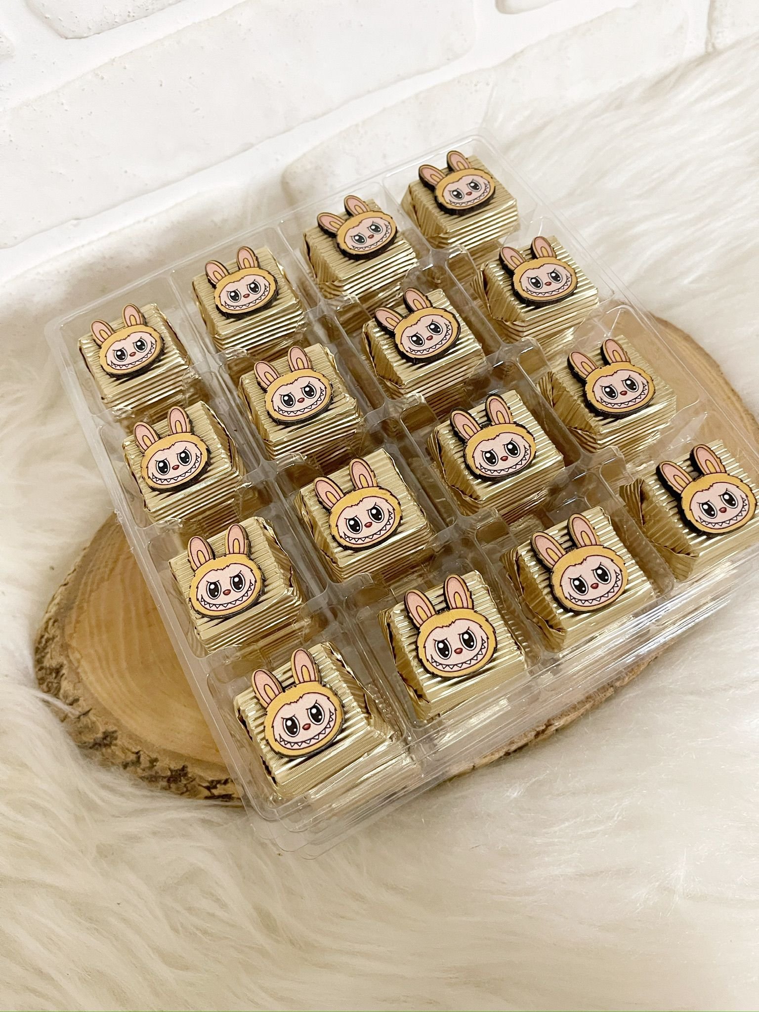 Sarı Labubu Ahşap Dekorlu Oluklu Kalın Madlen Çikolata - Görsel 3