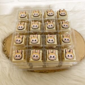 Sarı Labubu Ahşap Dekorlu Oluklu Kalın Madlen Çikolata