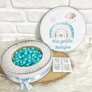 100 Adet+200 Gr Drajeli Hoşgeldin Bebeğim Erkek Bebek Mavi Gökkuşağı Temalı Kutulu Hediyelik  Madlen Çikolata