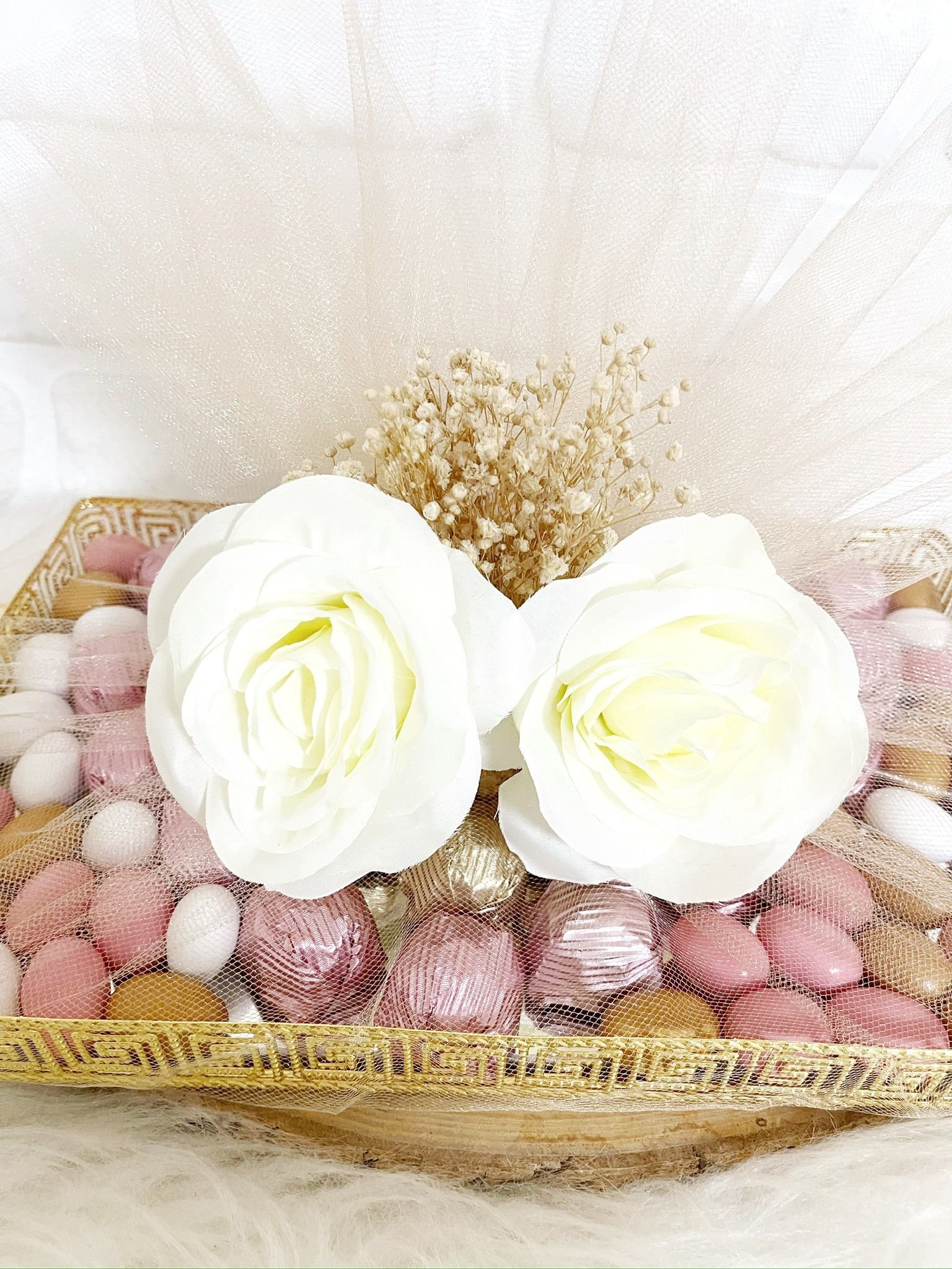 Tüllü Süslenmiş Beyaz Güllü Aynalı Tepside Nişan-Kız İsteme-Söz Çikolatası - Görsel 4