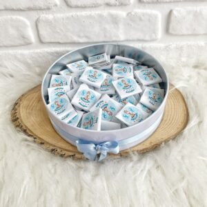 50 Adet Hoşgeldin Bebeğim Erkek Bebek It’s a Boy MetalKutulu Hediyelik Madlen Çikolata