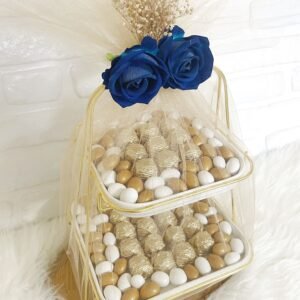 Tüllü Süslenmiş Lacivert Güllü 2 Katlı Sunumlukta Nişan-Kız İsteme-Söz Çikolatası