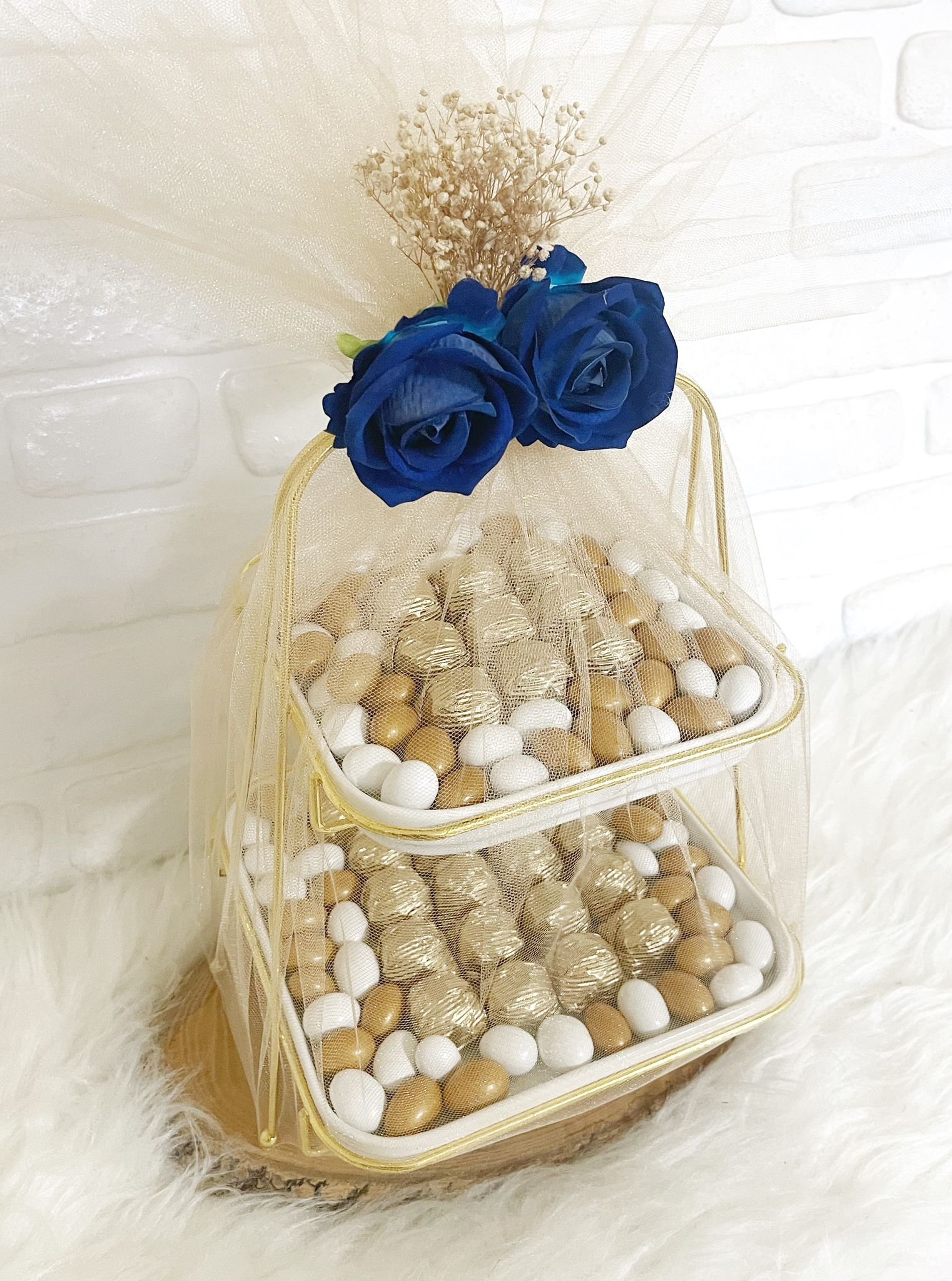 Tüllü Süslenmiş Lacivert Güllü 2 Katlı Sunumlukta Nişan-Kız İsteme-Söz Çikolatası