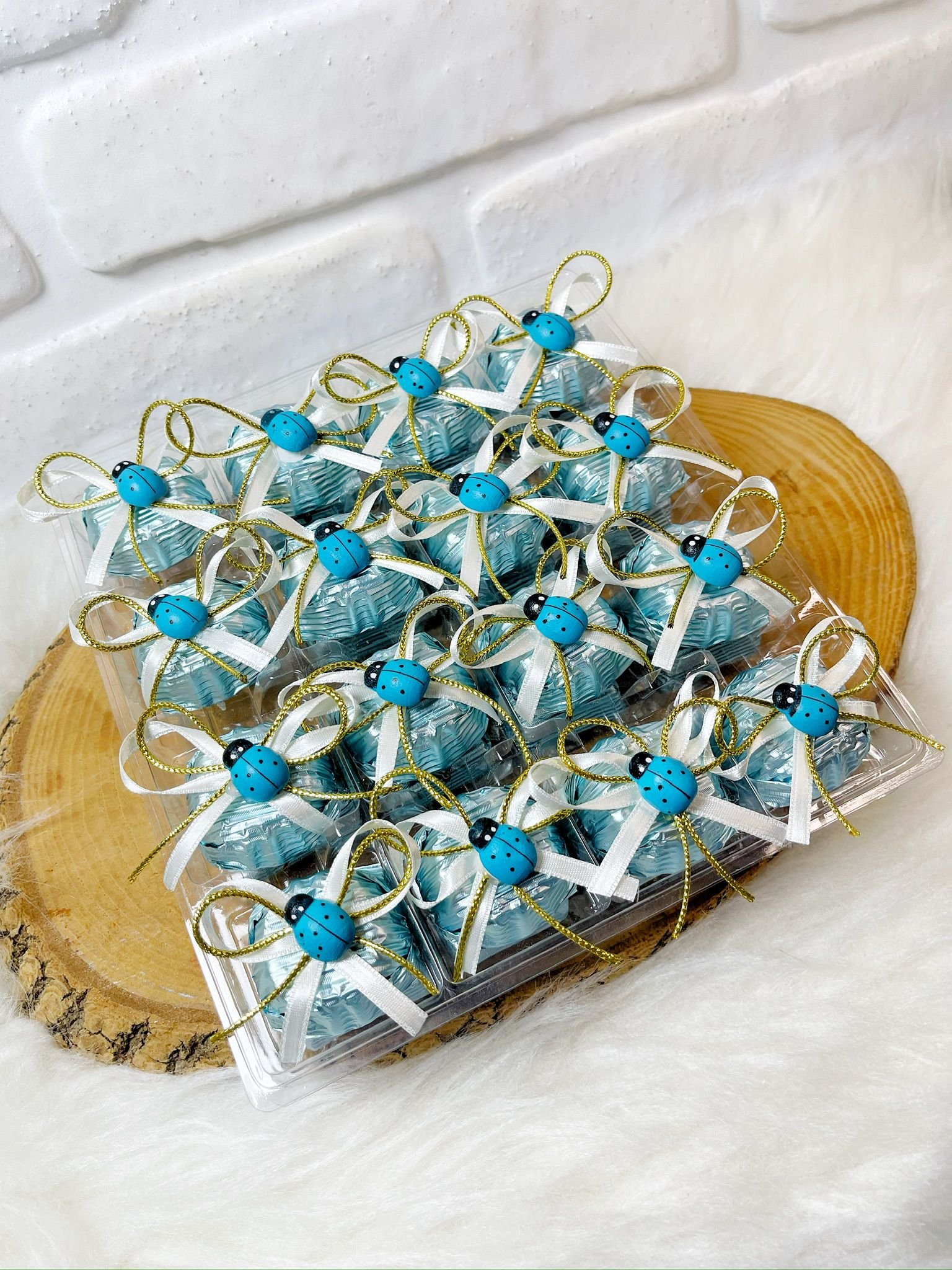 Mavi Uğur Böcekli Çift Kurdeleli Papatya Model Çikolata (Mavi) - Görsel 4