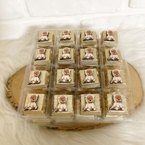 Sevimli Ayıcık Figürlü Ahşap Dekorlu Erkek Bebek Gold Oluklu Kalın Madlen Çikolata