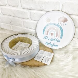 50 Adet Hoşgeldin Bebeğim Erkek Bebek Mavi Gökkuşağı Temalı Kutulu Hediyelik Madlen Çikolata