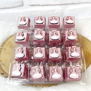 Pembe Prenses Figürlü Ahşap Dekorlu Kız Bebek Pembe Oluklu Kalın Madlen Çikolata