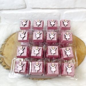 Pembe Peri Kızı Figürlü Ahşap Dekorlu Kız Bebek Pembe Oluklu Kalın Madlen Çikolata