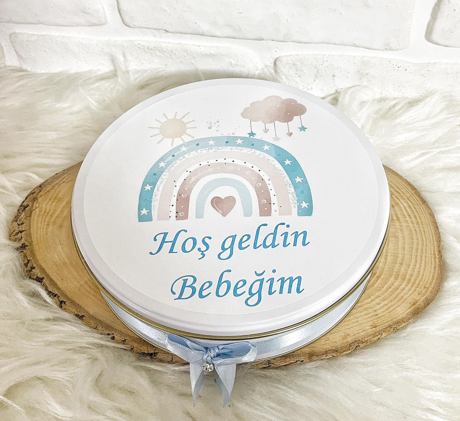 100 Adet+200 Gr Drajeli Hoşgeldin Bebeğim Erkek Bebek Mavi Gökkuşağı Temalı Kutulu Hediyelik Madlen Çikolata - Görsel 4