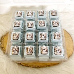 Atlıkarınca Figürlü Ahşap Dekorlu Erkek Bebek Mavi Oluklu Kalın Madlen Çikolata