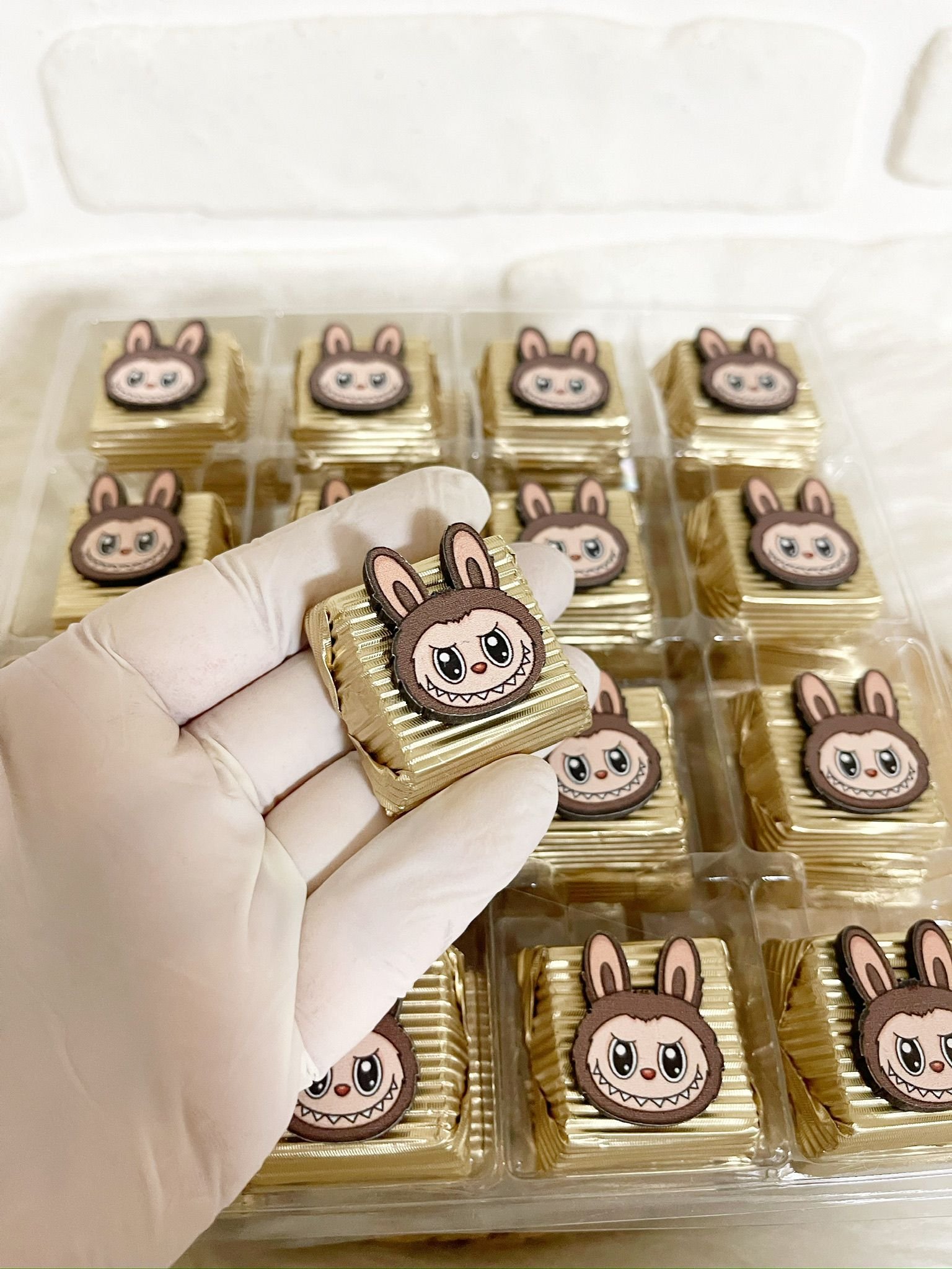 Kahverengi Labubu Ahşap Dekorlu Oluklu Kalın Madlen Çikolata - Görsel 2