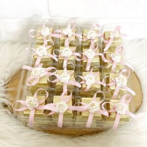 Pembe Kurdeleli Beyaz Gül Dekorlu Gold Oluklu Kalın Madlen Çikolata