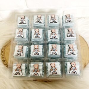 Gökkuşağında Ayıcık Figürlü Ahşap Dekorlu Erkek Bebek Mavi Oluklu Kalın Madlen Çikolata