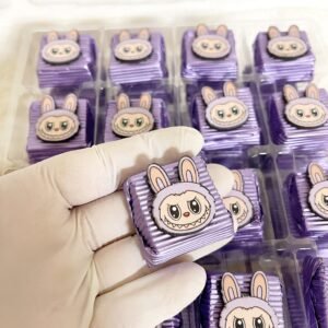 Mor Labubu Ahşap Dekorlu Oluklu Kalın Madlen Çikolata