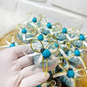 Mavi Uğur Böcekli Çift Kurdeleli Papatya Model Çikolata (Mavi)