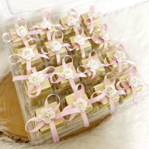 Pembe Kurdeleli Beyaz Gül Dekorlu Gold Oluklu Kalın Madlen Çikolata