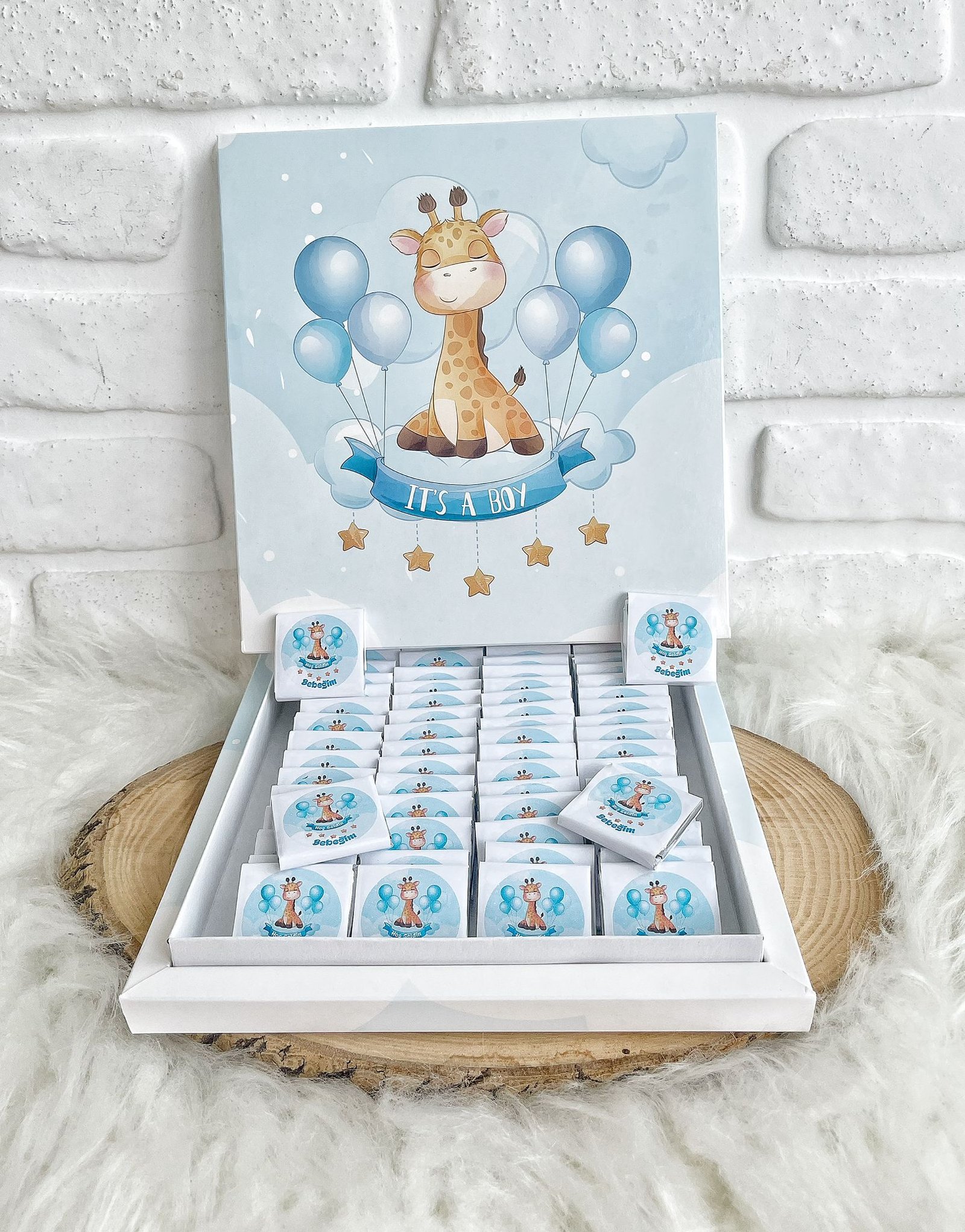50 Adet Hoşgeldin Bebeğim Erkek Bebek It’s a Boy Karton Kutulu Hediyelik Madlen Çikolata