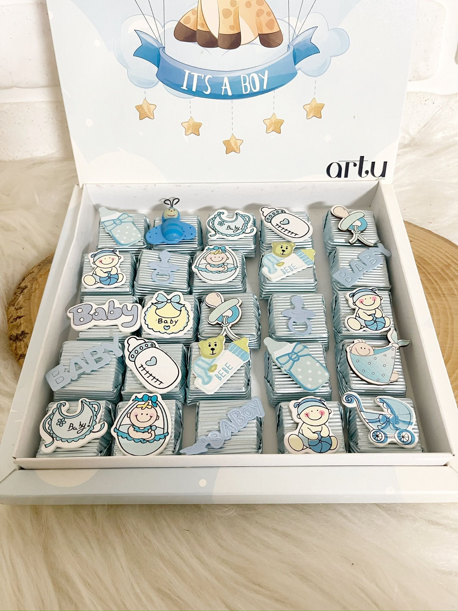 Erkek Bebek Karışık Dekorlu Çikolata Kutusu - Görsel 3