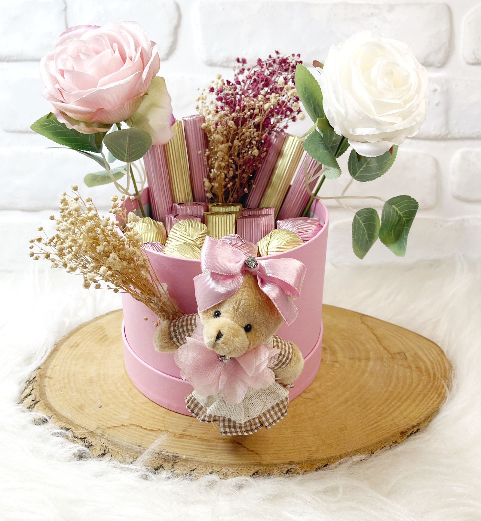 Süslemeli Ayıcıklı Kız Bebek Hediyelik Karışık Çikolata Kutusu