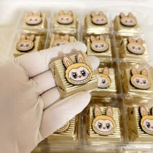 Sarı Labubu Ahşap Dekorlu Oluklu Kalın Madlen Çikolata