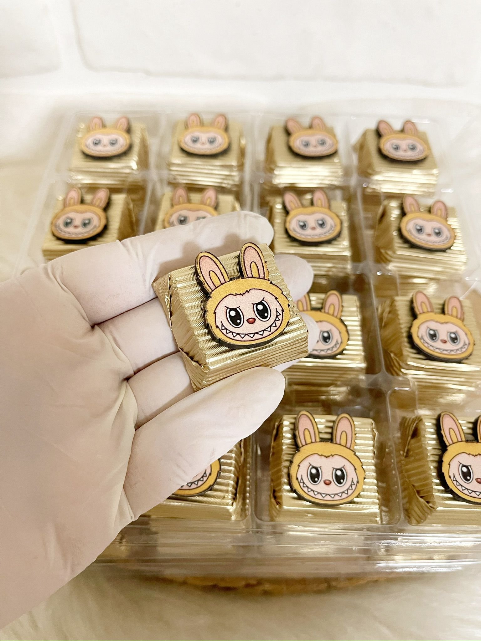 Sarı Labubu Ahşap Dekorlu Oluklu Kalın Madlen Çikolata - Görsel 2