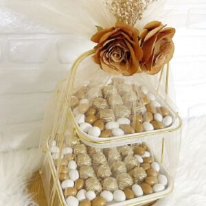 Tüllü Süslenmiş Gold Güllü 2 Katlı Sunumlukta Nişan-Kız İsteme-Söz Çikolatası