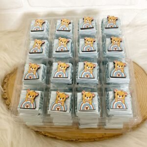 Gökkuşağında Ayıcık Figürlü Ahşap Dekorlu Erkek Bebek Mavi Oluklu Kalın Madlen Çikolata